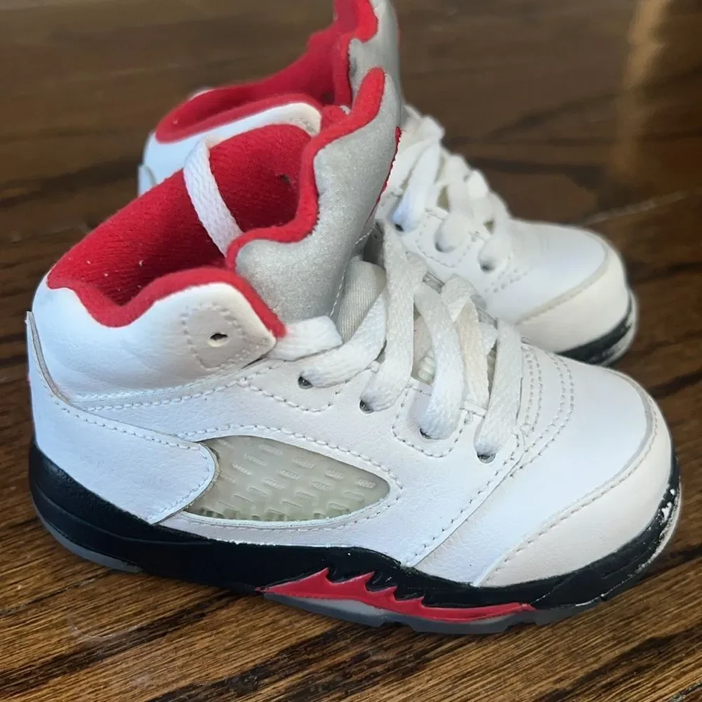JORDAN 5 RETRO FIRE RED SILVER TONGUE 5C